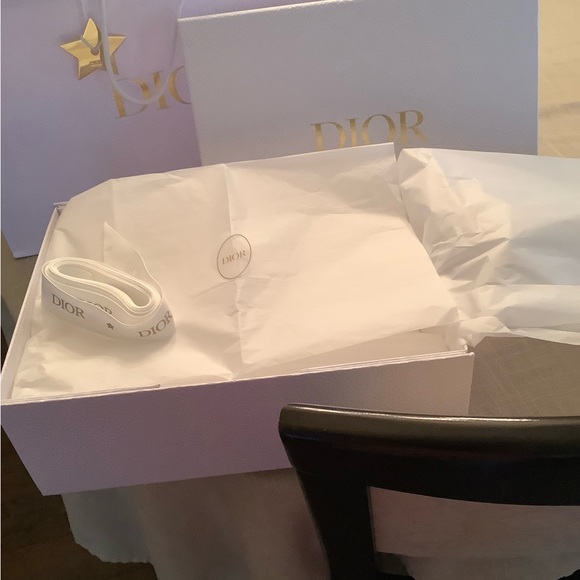 Dior Luxurious Large Box, Bag, Ribbon Gold Star & Paper. - Picture 5 of 7